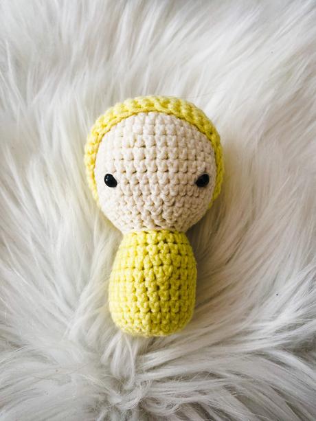 Háčkovaný vývoj motýľa a včielky,