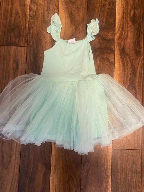 Dievčenske šaty, 110