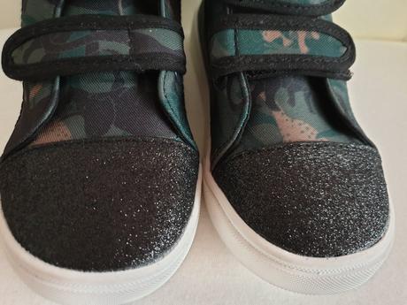 Kotníkove tenisky s dinosaurami, 25