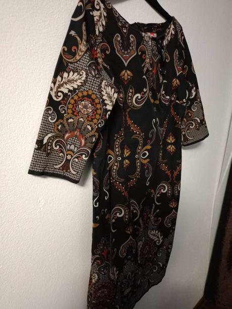 Farebné elegantné šaty, 44