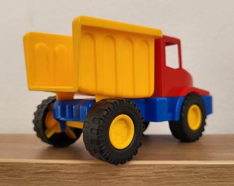 Traktor, sklápač, báger, 