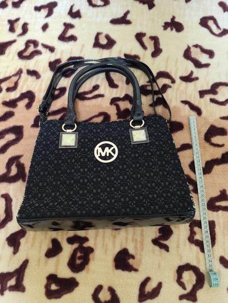 Čierna kabelka michael kors, trochu ošúchané boky,, michael kors