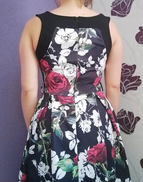 Čierne šaty s ružami, m