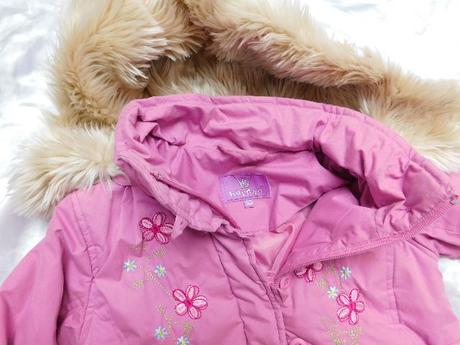 Pekna bunda s odonimatelnou kapucnou, 92