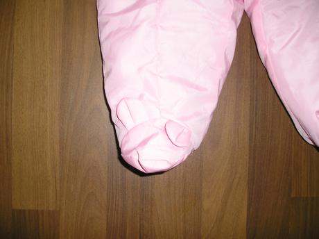 Bledoružový overal s kapucňou a rukavicami, 80