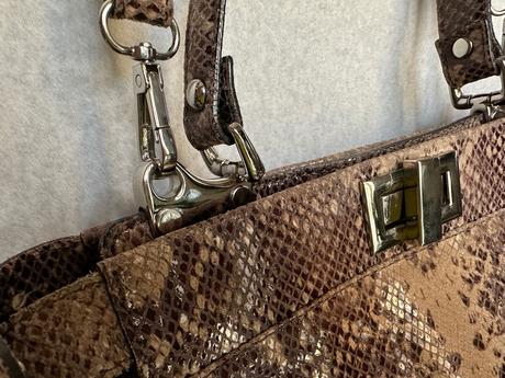 Kvalitná kožená kabelka,
