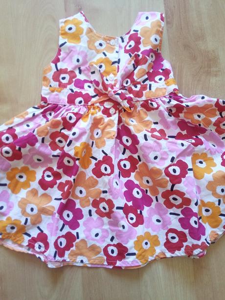 Krásne šaty top stav, zip zap,80