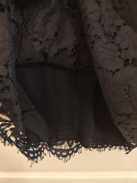 Čipkované krátke šaty, s