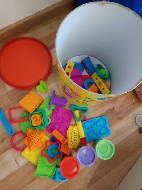 Formičky na plasteninu,