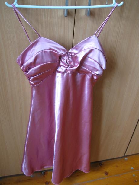 Krátke slávnostné šatičky, 38