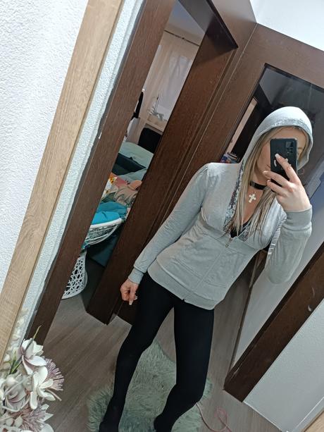Mikina s trblietavým lemom veľ. s, s