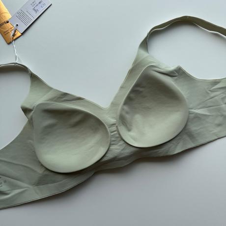 Bezšvová podprsenka s vypchávkami 8819 matcha, s