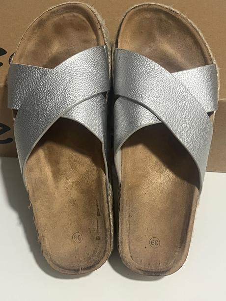 Strieborne pohodlne slapky, 39