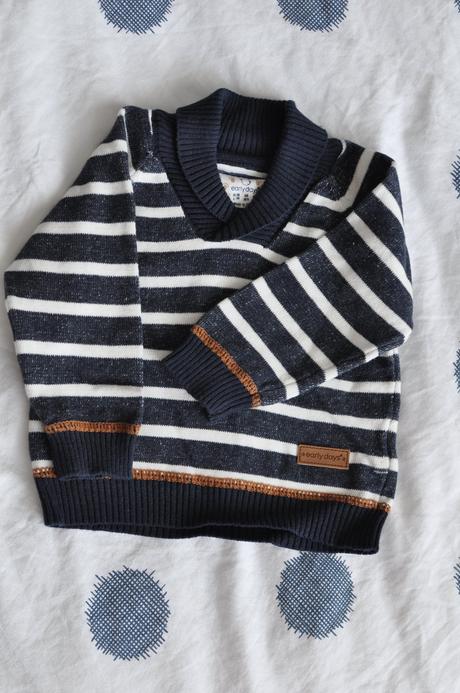 Raz oblecena mikinka, 74