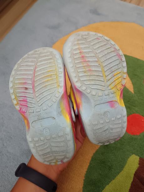 Crocs, 24