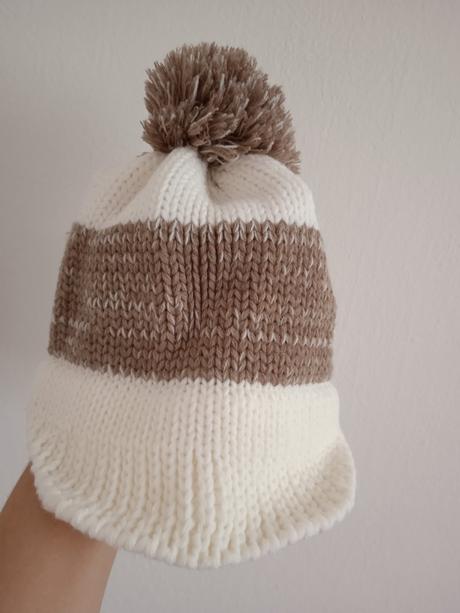 Čiapka zimná so šiltom.,