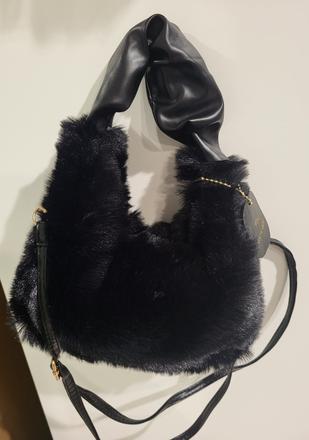 Kožušinková kabelka-čierna, 