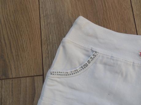 Biele teplakové kraťasy, l