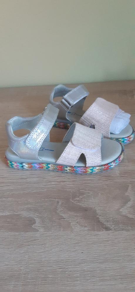 Sandálky nové, richter,25