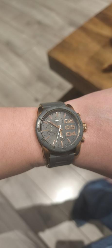 Hodinky diesel, diesel