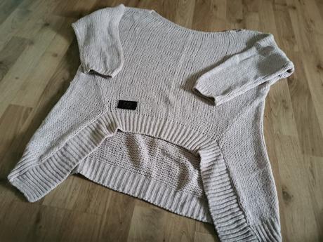Krásny dámsky svetrík, 