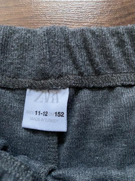 Upletove nohavice volny strih, zara,146