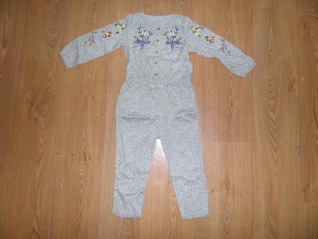 Vyšívaný overal, next,104