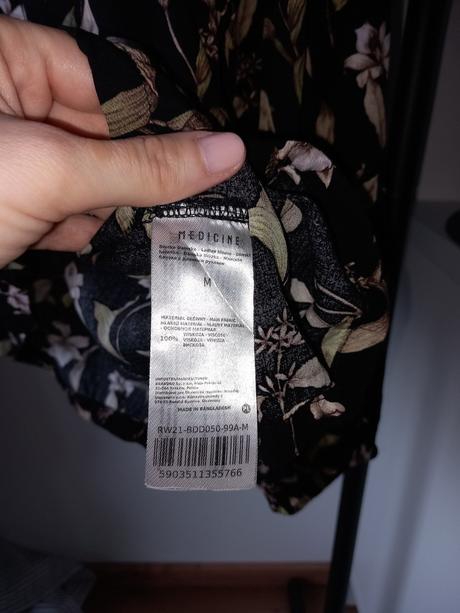 Vzorovaná blúzka s viazaním na chrbte, m