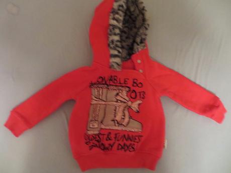 Červená mikina, 80