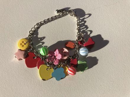 Naramok s príveskami,