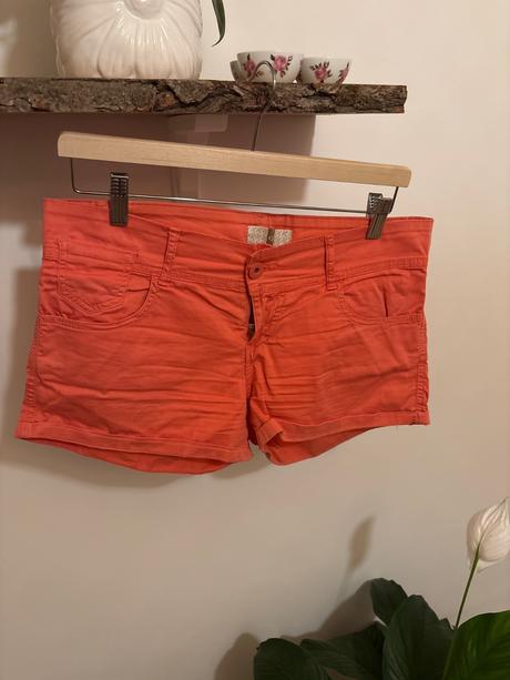 Sortky koralovej farby, stradivarius,42