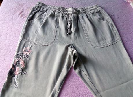 Bledošedé nohavice, f&f,42