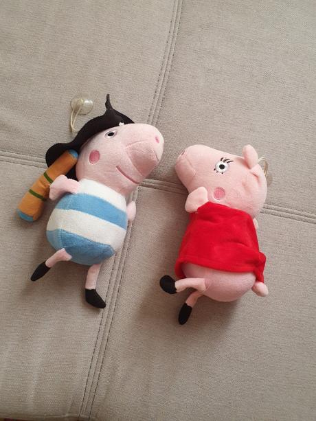 Predám 2ks plyšové postavičky prasiatko pepa, 