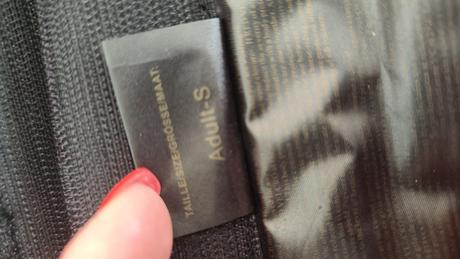 Jazdecka vesta, equi-théme