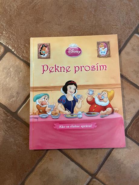 Snehulienka ako sa správať pri stole,