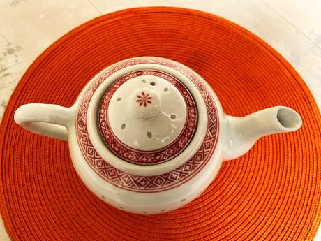 Porcelánová vianočná konvica na čaj, 