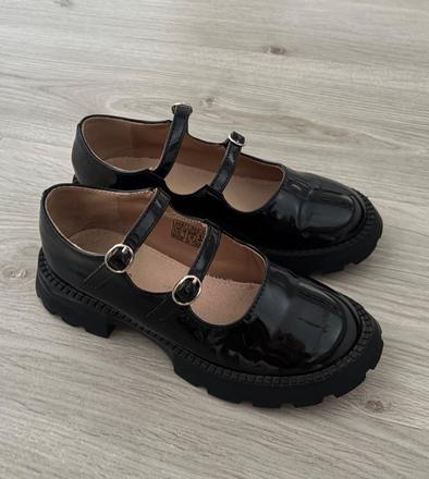 Loafers, reserved,33