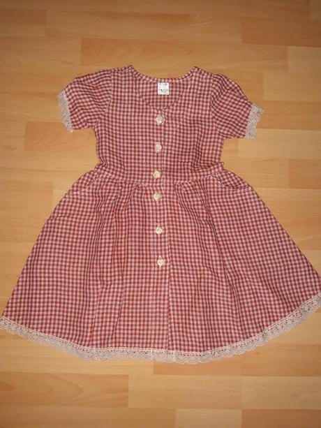 Nenosené šatky, 104