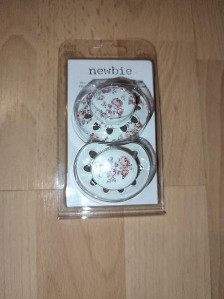 Predám cumlíky newbie, 