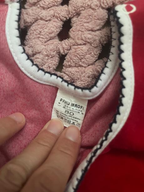 Červené šatičky s vlčími makmi, 80
