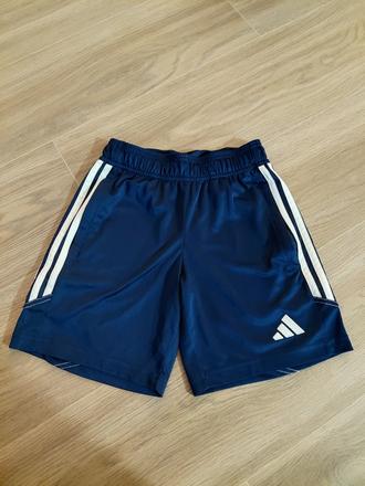 Kratasy, adidas,140