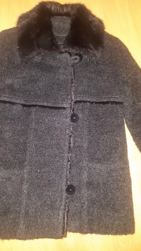 Vlnený kabát s kožušinou, 38
