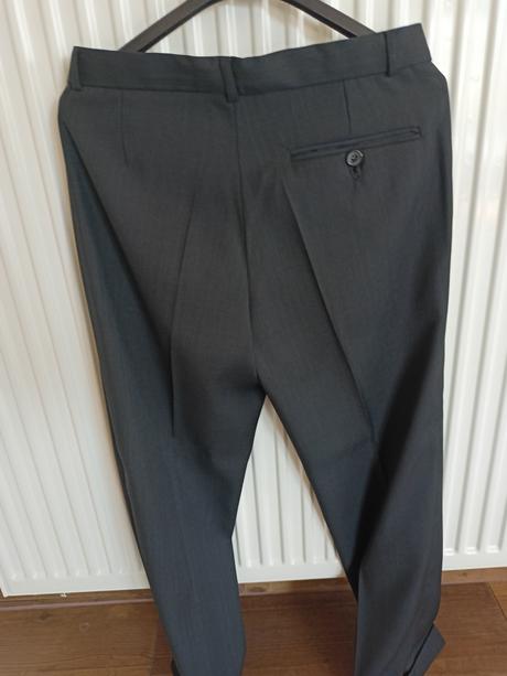 Nohavice s vestou, 158