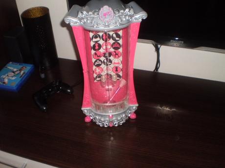 Skriňa s trblietkami,