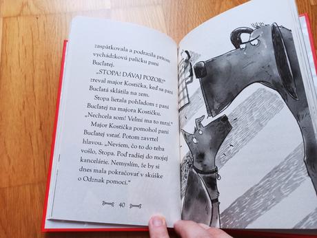 Kniha šteňata z huňatej akadémie, stopa a klobásov, 