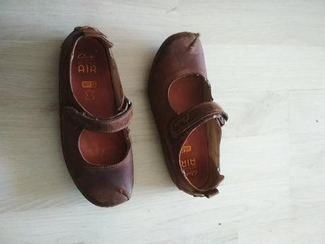 Pre parádnicu - kožene, clarks,28