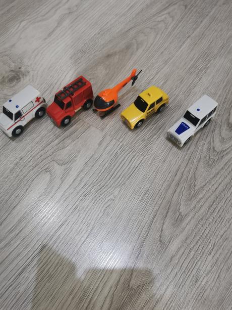 Sada autíčok a vrtuľníka,