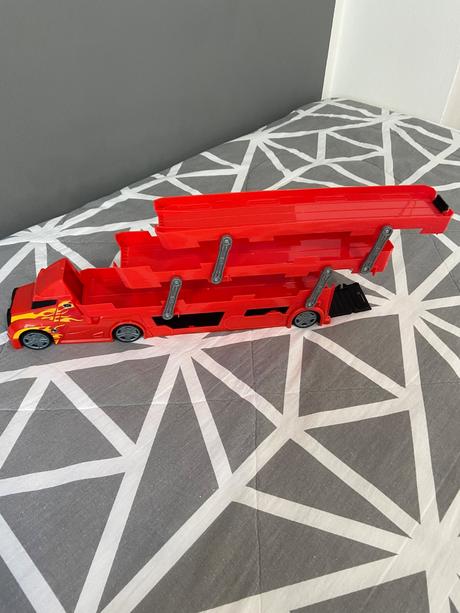 Nákladný prepravca hot wheels, 