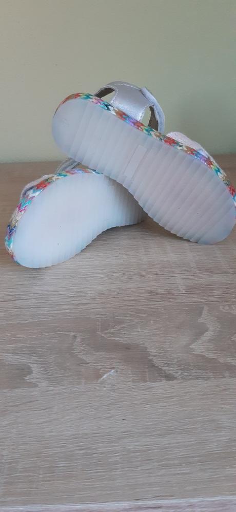 Sandálky nové, richter,25