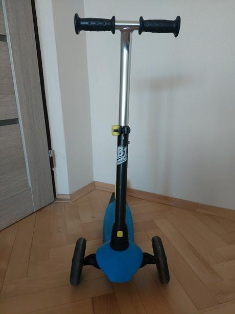 Predám elektrickú motorku na nabíjanie a kolobežku, 